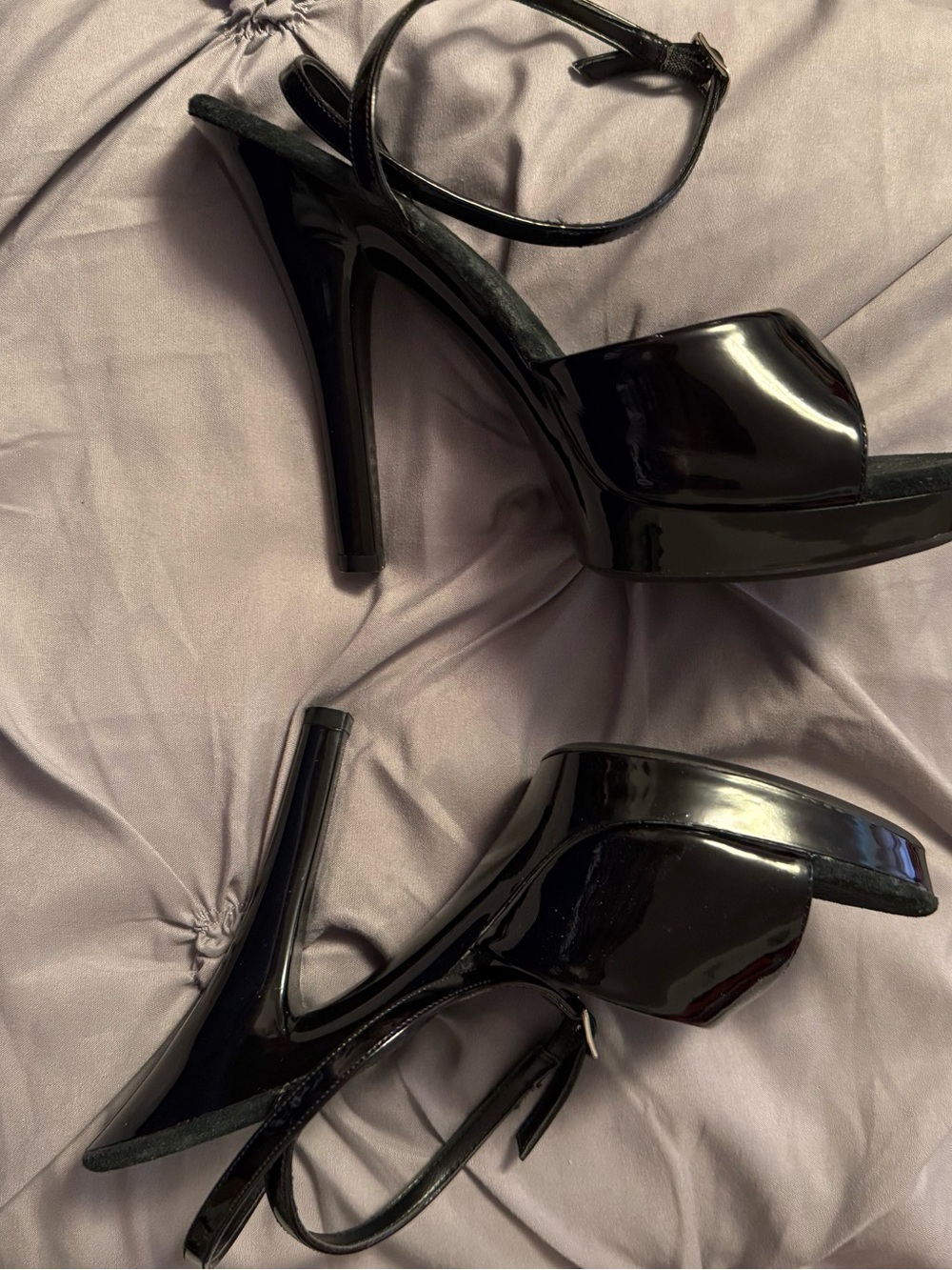 Size 8 Hot Topic 5 inch patent black heels